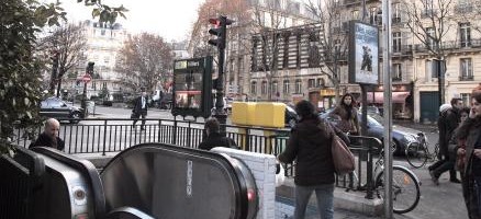 ユーロエステートの地区・治安・生活情報：パリのメトロ：Villiers駅（ヴィリエ）：バティニョールの入り口
