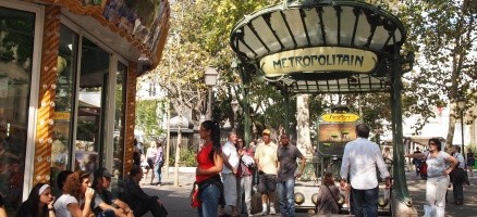 ユーロエステートの地区・治安・生活情報：パリのメトロ：映画アメリの観光やグルメスポットが沢山